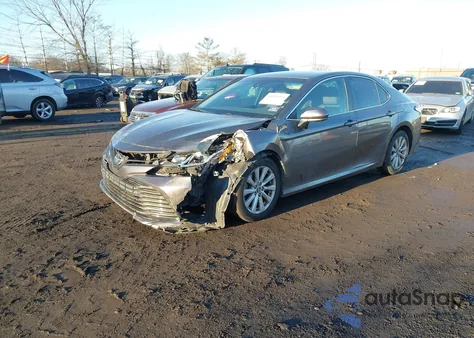 2018 Toyota Camry Le из США, поврежденный, VIN 4T1B11HK4JU611012